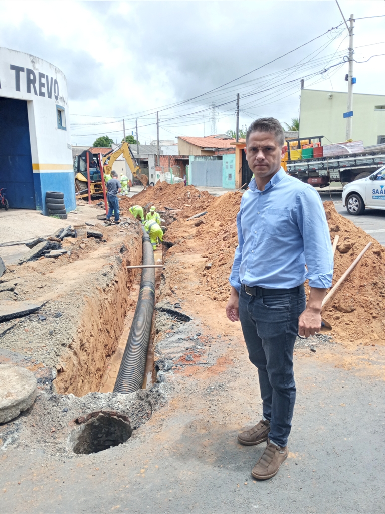 Com emenda de Paraná Filho, obras de drenagem de águas pluviais são iniciadas no bairro