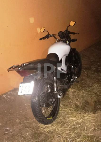 Homem é preso e motocicleta furtada é recuperada pelo Trânsito da PM na Vila Elizabeth
