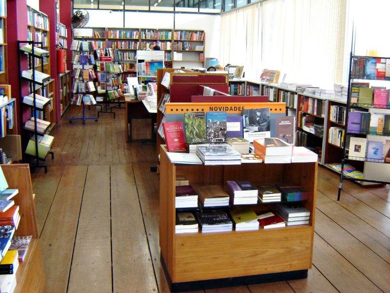 Edusp inaugura livraria com 5 mil obras na USP de São Carlos