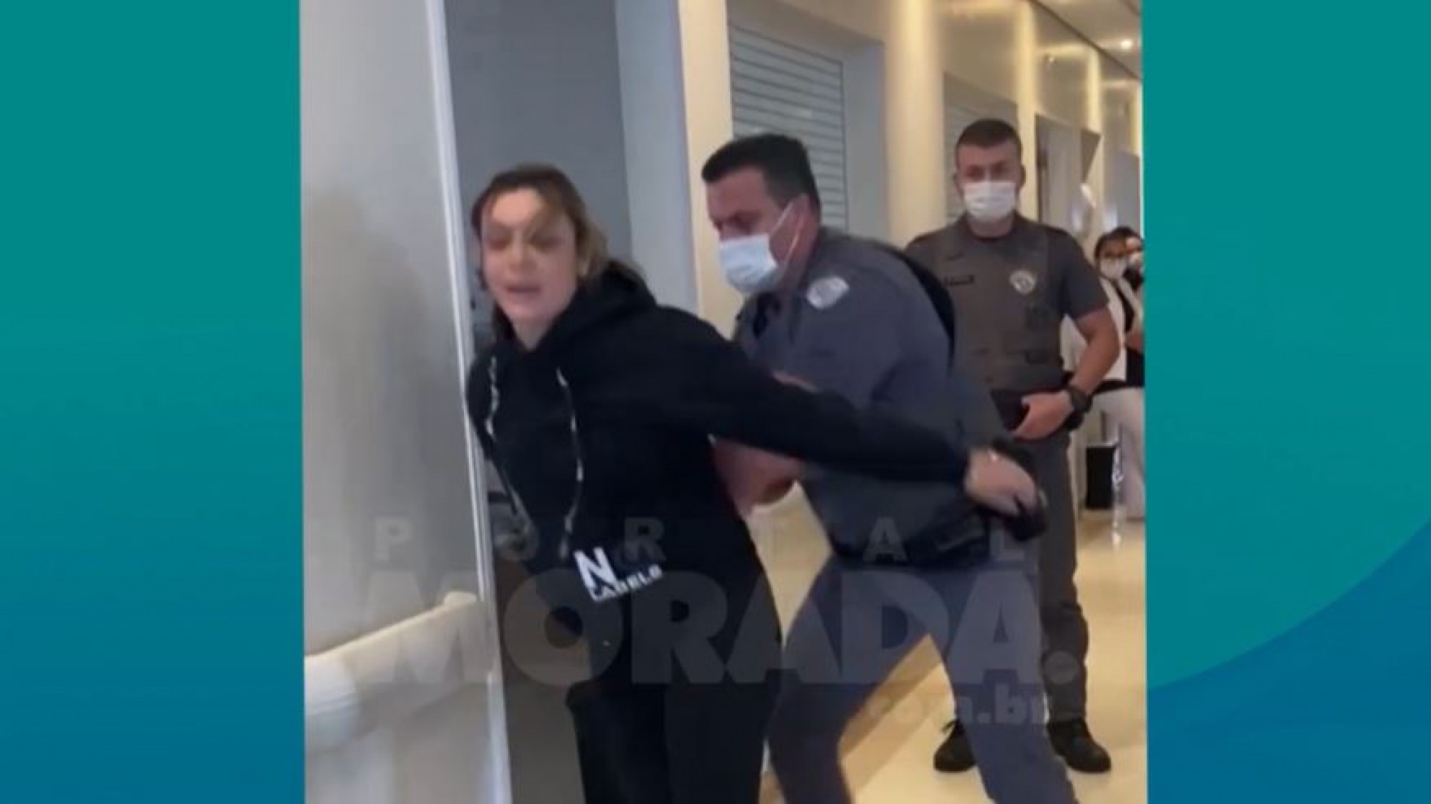Mulher “surta” dentro de hospital e ameaça matar PM