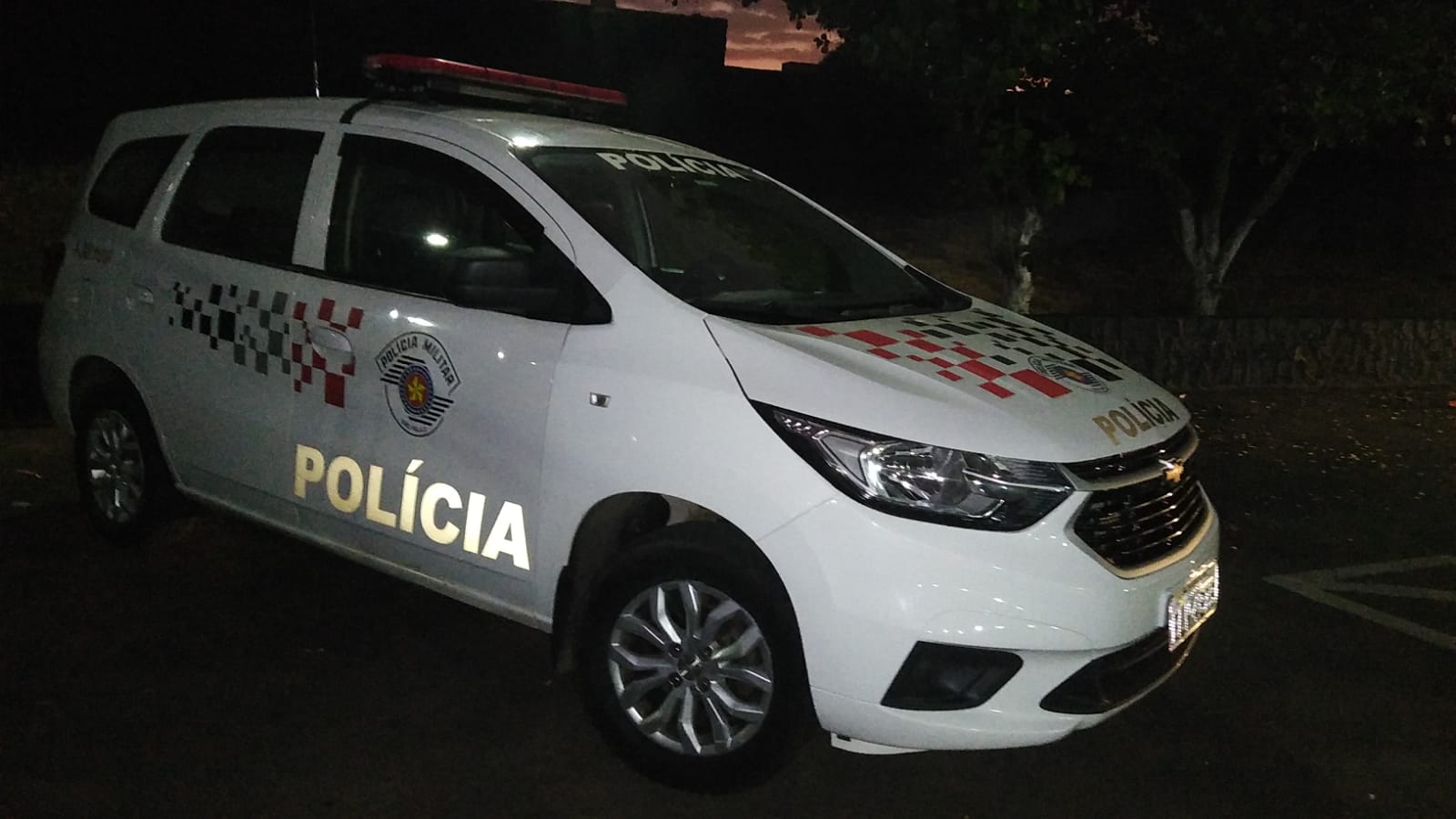 Dupla rouba carro na Rua Antônio  Rodrigo Cajado