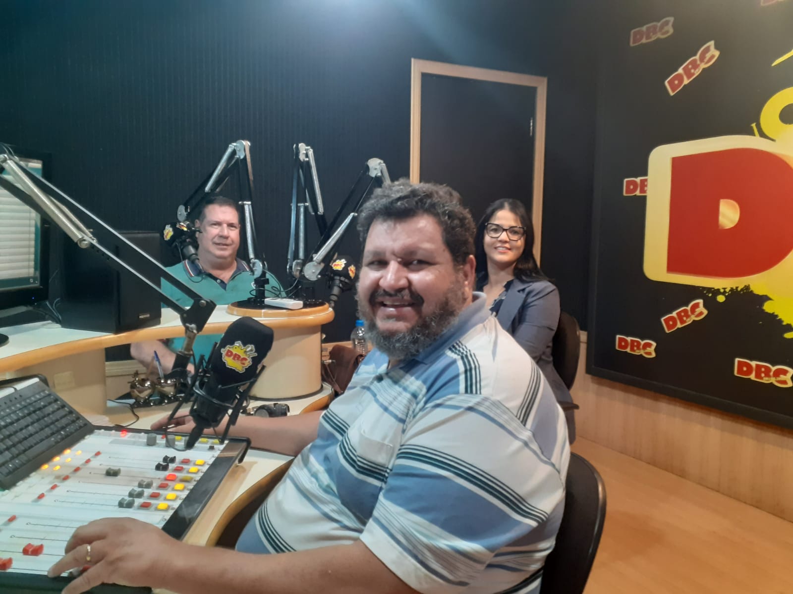 Em entrevista a Rádio DBC, candidata a Deputada Federal Andreia Tofollo afirma que para mudar temos que ter voz em Brasília